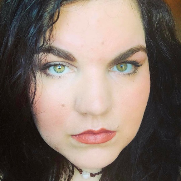 Meet your Posher, Hailey-margaret - Picture 2 of 3